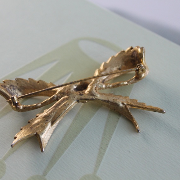 Vintage Gold Bow Costume Pin - Picture 3 of 3